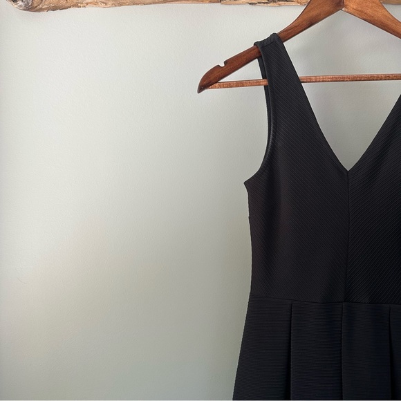 H&M | Vneck dress - Picture 4 of 5